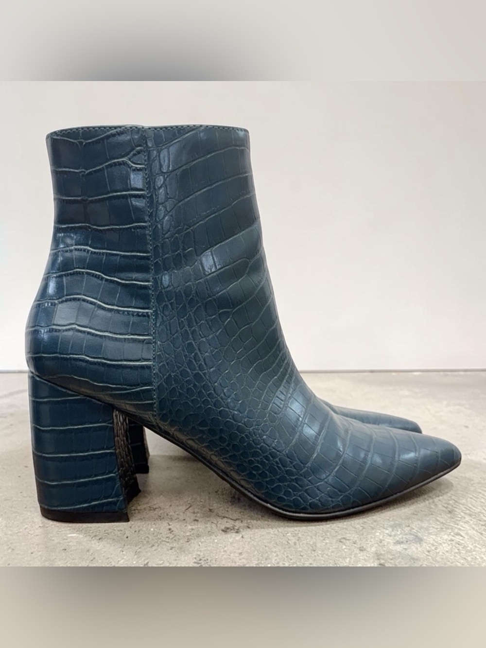 Steve Madden Teal Croc Embossed Pointed Toe Ankle Boots Block Heel Size 7